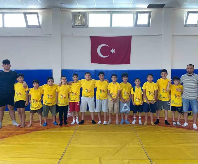 Anamurlu güreşçiler Ankara'daki Türkiye şampiyonasına 12 sporcu ile katılmaya hak kazandı