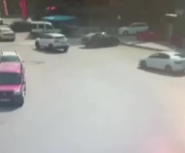 Ankara'da husumetli gruplar arasında kavga güvenlik kamerasına yansıdı