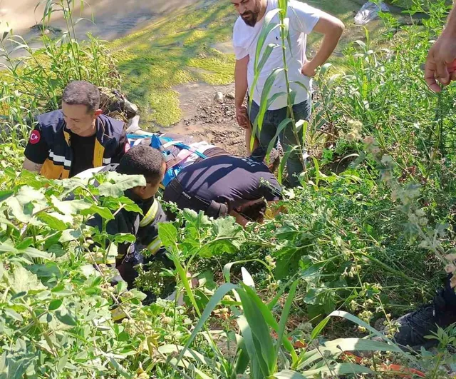 Antakya’da dereye uçan motosikletin sürücüsü yaralandı