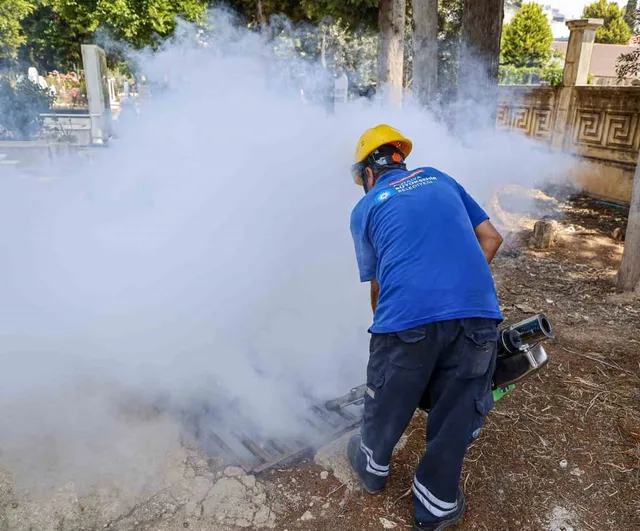 Antalya Büyükşehir Belediyesi'nden toplu kullanım alanlarında düzenli ilaçlama