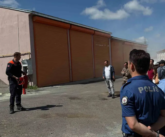 Ardahan'da emniyet personeline AFAD tarafından afet farkındalık eğitimi verildi