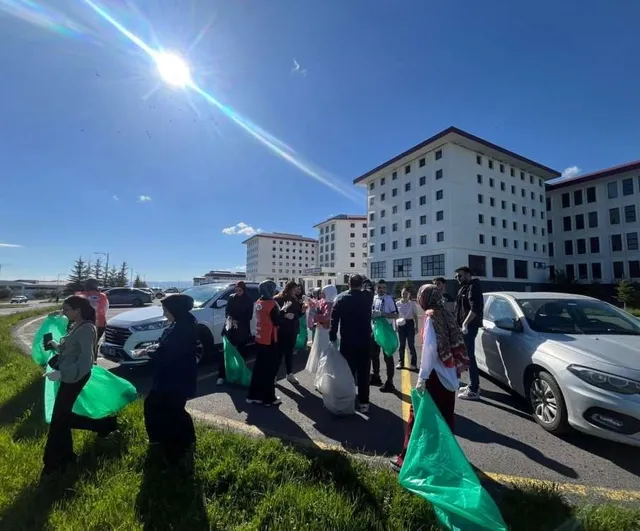 Ardahan Üniversitesi'nde 'Bulmak İstediğin Gibi Bırak' çevre seferberliği