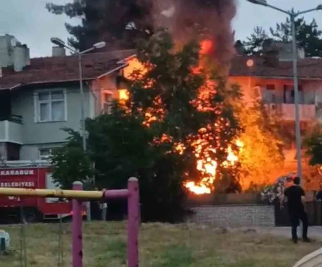Ardiyede çıkan yangın evlere sıçramadan söndürüldü