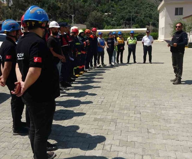 Artvin Barajı'nda kurtarma tatbikatı: AFAD ve arama kurtarma ekipleri senaryoyu başarıyla tamamladı