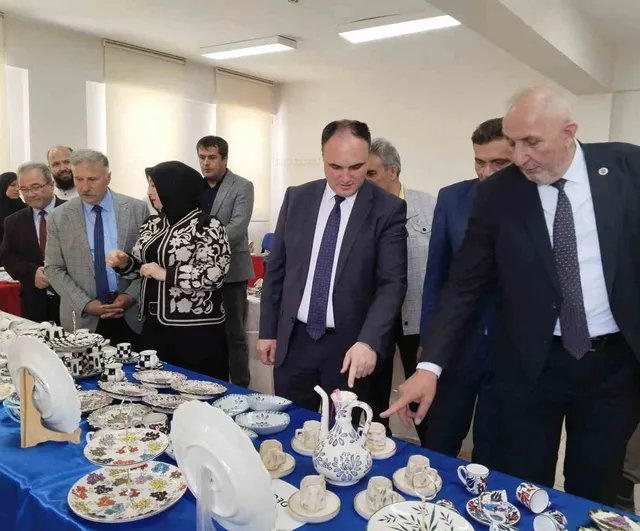 Aslanapa’da 2025-2026 Yılsonu Sergisi Açıldı — Aslanapa Halk Eğitimi Merkezi