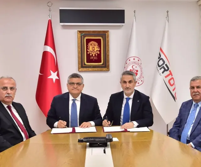 Ayancık’a kapalı yüzme havuzu için protokol imzalandı