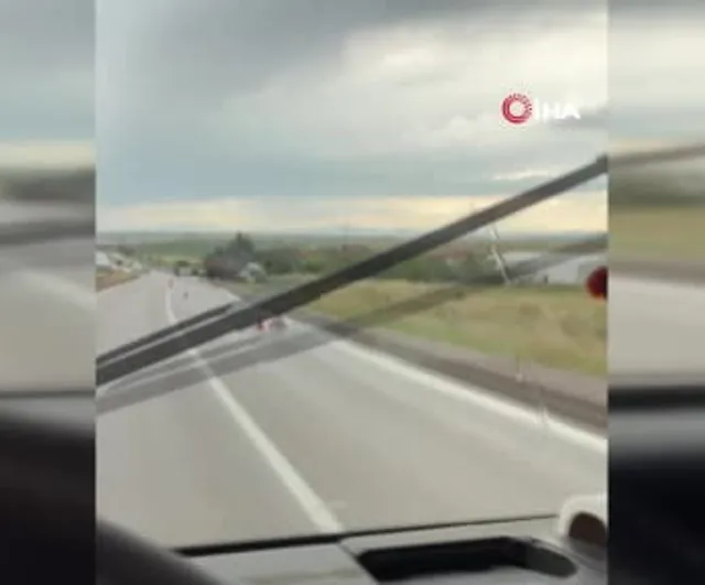 Ayaş'ta tır devrildi: 1 yaralı