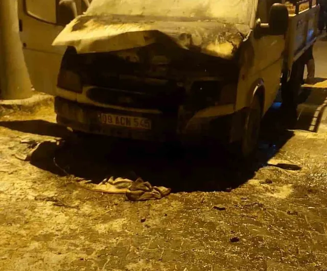 Aydın Köşk Ilıdağ'da yanan araç köylülerin müdahalesiyle söndürüldü