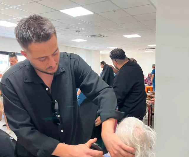 Aydınlı berber ve kuaförlerden huzurevi sakinlerine gönül dokunuşu