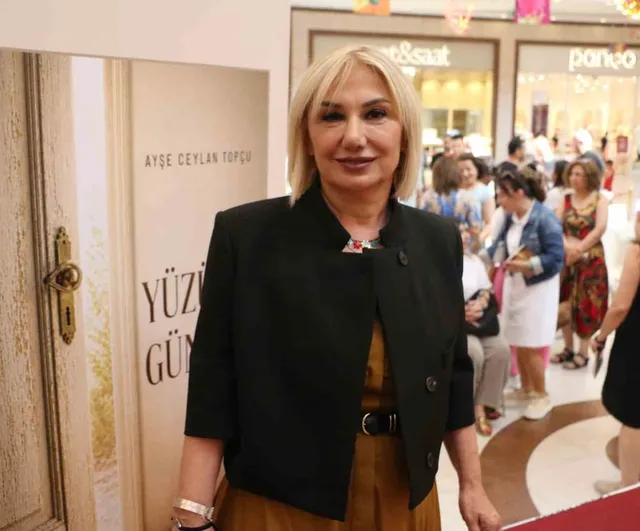 Ayşe Ceylan Topçu'nun ilk kitabı "Yüzünü Güneşe Dön" okurlarla buluştu