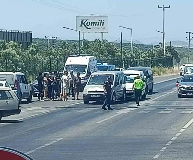 Ayvalık’ta Kozak kavşağında zincirleme kaza: 3 araç çarpıştı