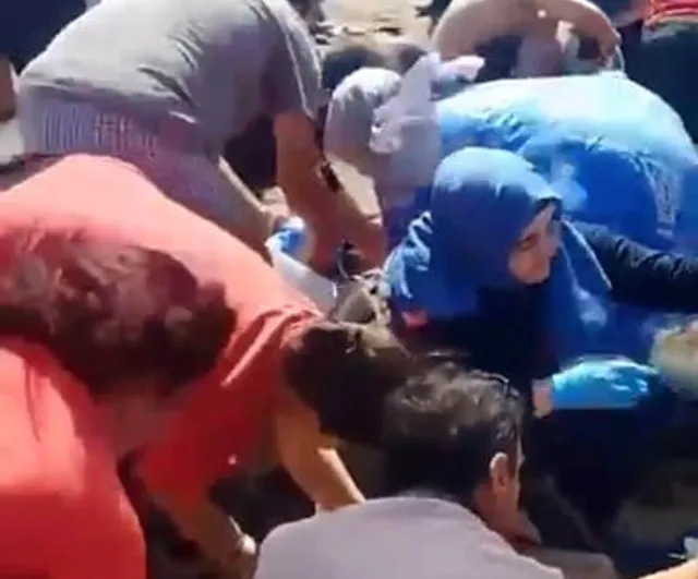 Babalar Günü'nde denizde çırpınan baba ve 2 çocuğun durumu kritik