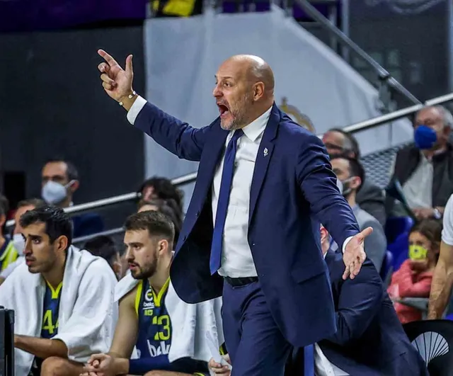Bahçeşehir Koleji başantrenör olarak Aleksandar Djordjevic ile anlaştı