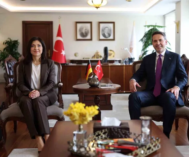 Bakan Bayraktar: enerji güvenliğinde kritik mineraller ve nadir toprak elementleri gündemde olmalı