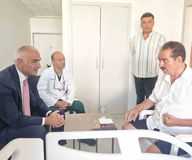Bakan Ersoy'den İbrahim Tatlıses'e geçmiş olsun ziyareti