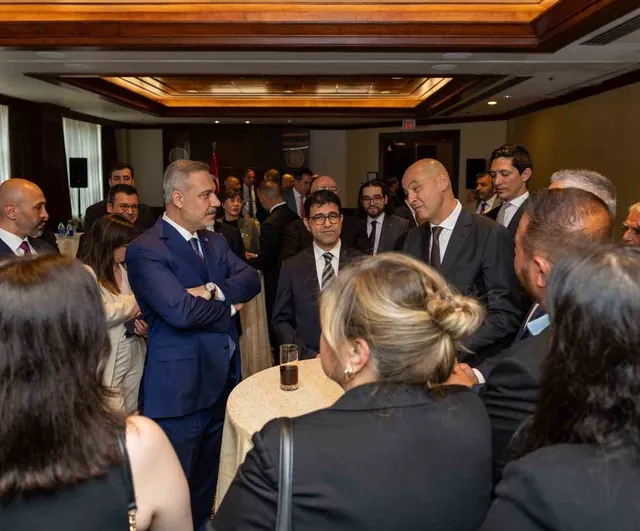 Bakan Fidan Toronto'da Kanada’daki Türk iş adamlarıyla bir araya geldi