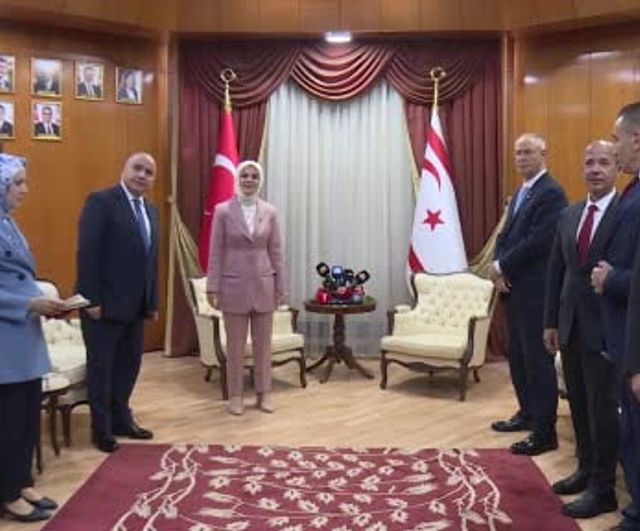 Bakan Göktaş, KKTC başbakanı Üstel ile bir araya geldi