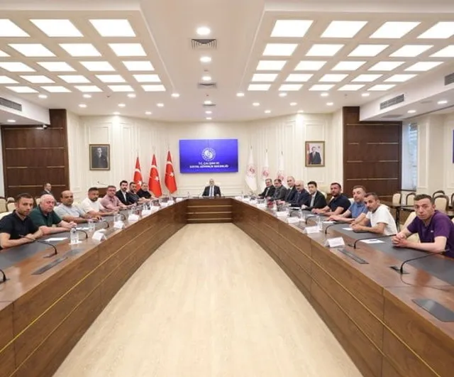 Bakan Işıkhan, Türkiye Maden İşçileri Sendikası Başkanı Akçul ve Madencileri Kabul Etti; Doruk Madencilik Talepleri Değerlendirildi