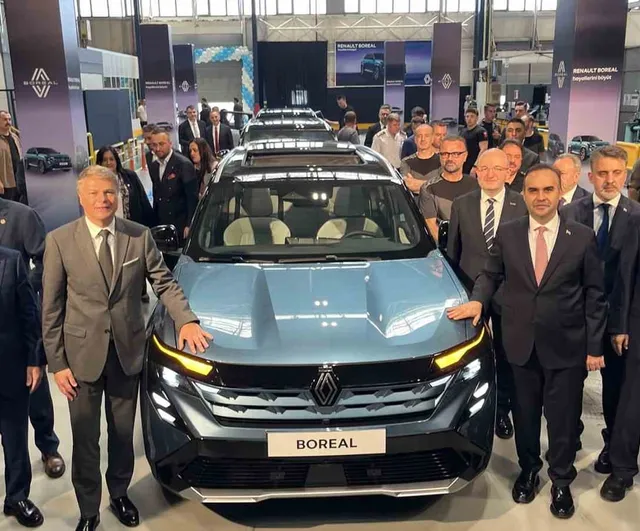 Bakan Kacır: Türkiye’ye yatırım yapan kazanır — Renault Boreal Bursa’da banttan indirildi