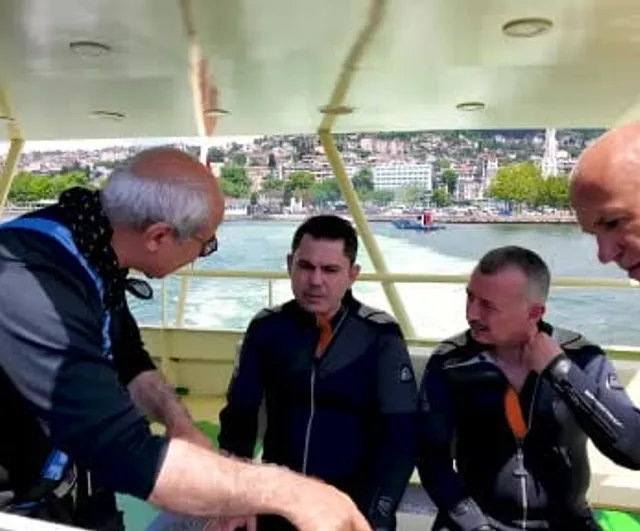 Bakan Kurum İzmit Körfezi’nde dip çamuru temizliğini yerinde inceledi