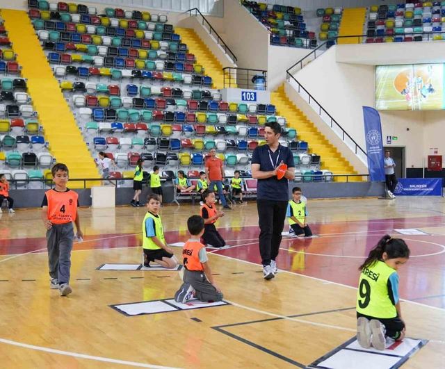 Balıkesir'de 'Geleneksel Çocuk Oyunları Şenliği' il finalleri tamamlandı