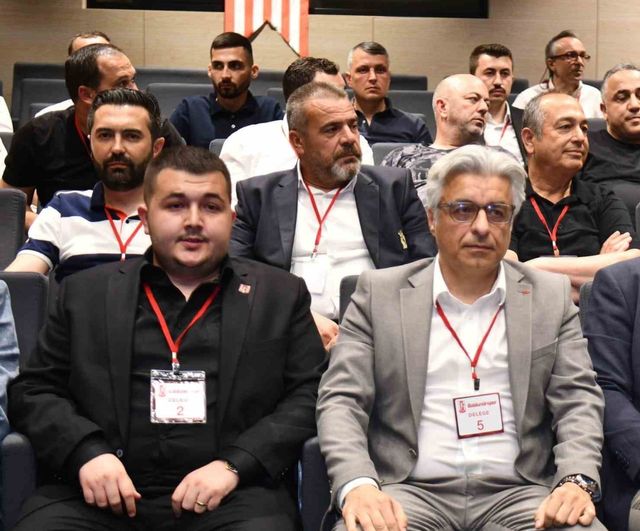 Balıkesirspor'da Mert Alper Acar tek aday olarak 35'inci başkan seçildi