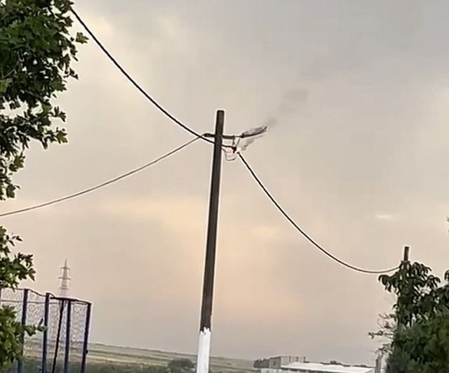 Bandırma Doğanpınar'da elektrik hattında arıza: UEDAŞ yaklaşık 3 saatlik müdahaleyle sorunu giderdi