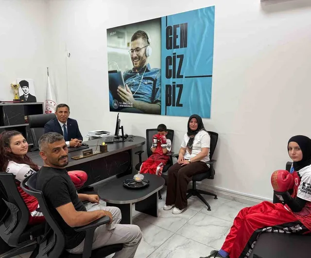 Başarılı sporculardan Beylikova gençlik ve spor ilçe müdürü Mehmet Gülmez’e ziyaret