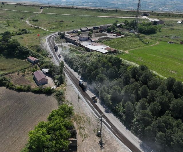 Başkan Akın Susurluk-Ömerköy'de 2.900 metrelik yol çalışmalarını yerinde inceledi