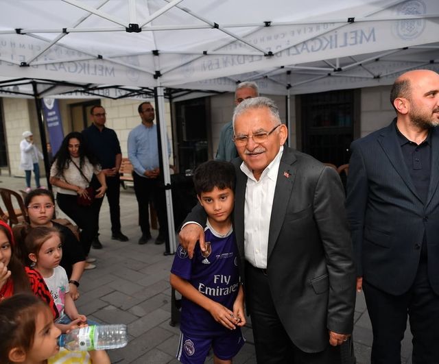 Başkan Büyükkılıç Melikgazi'de 'Vatandaş Soruyor, Başkan Cevaplıyor' Programında Talepleri Dinledi