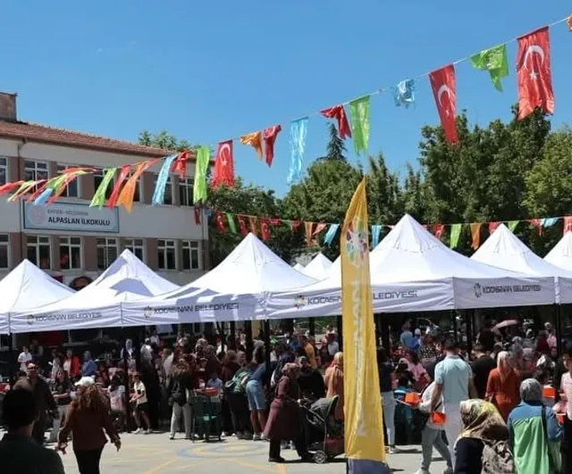 Başkan Çolakbayrakdar karne sevinci yaşayan öğrencileri tebrik etti