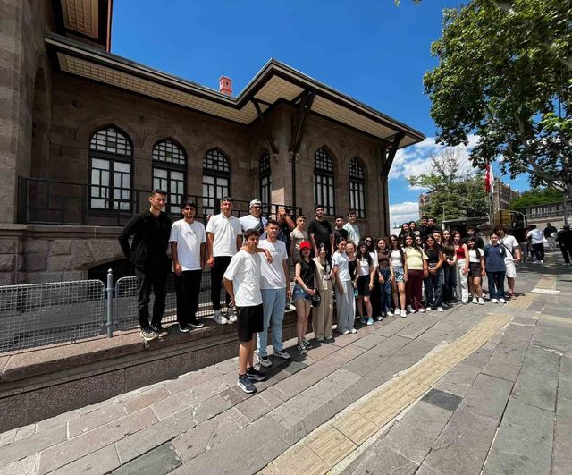Başkan Doğanca’dan öğrencilere diploma jesti