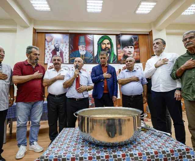 Başkan Tugay Karşıyaka'da düzenlenen aşure programında birlik ve doğruluk vurgusu yaptı