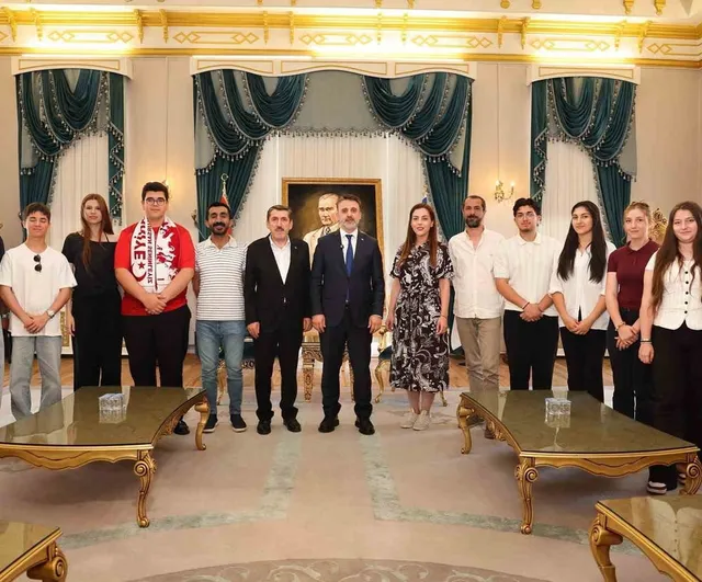 Başkan vekili Biba, şampiyon marşın bestecilerini ağırladı