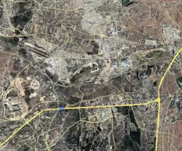 Başkent havacılık köprüsü ve Ankara bulvarı altgeçidi ile Kızılay merkeze sadece 17 kilometre mesafede modern havalimanı