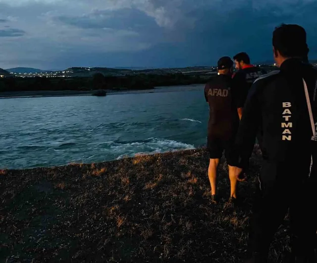 Batman Çayı'nda mahsur kalan 23 kişi itfaiye tarafından kurtarıldı