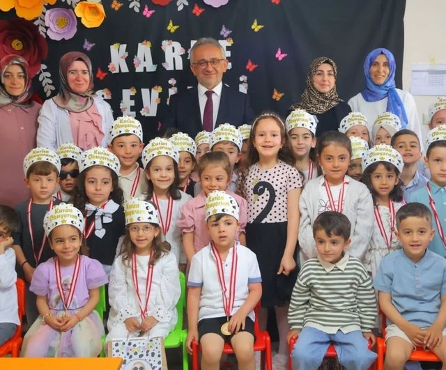Bayburt'ta Kur'an kursu öğrencileri karne sevinci yaşadı