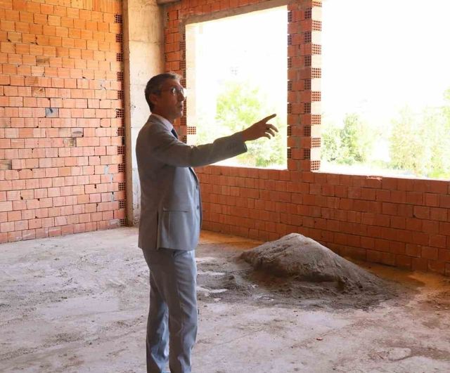Bayburt'ta Zahit Mahallesi ortaokulu ve Esentepe anaokulu inşaatları sürüyor