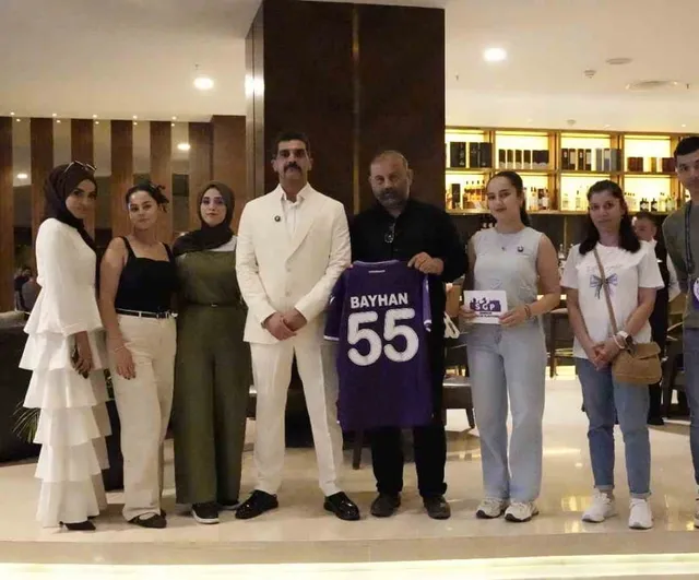 Bayhan gençlerle buluştu: şarkılara dalıp gidiyorum