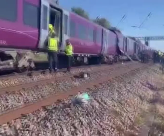 Bedford bölgesinde iki yolcu treni çarpıştı: bazı yolcular yaralandı
