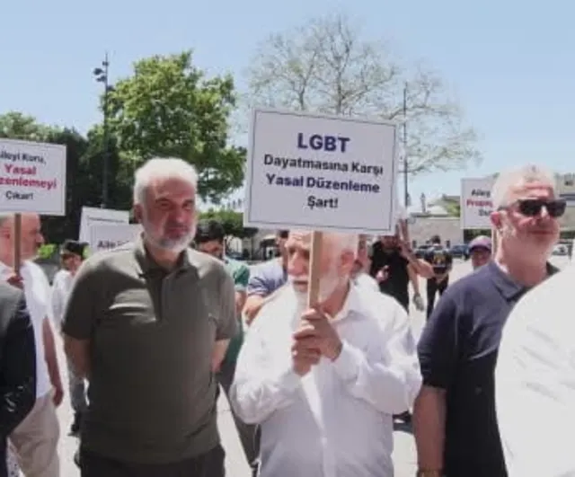 Beyazıt Meydanı'nda kruvaziyer gemi protestosu