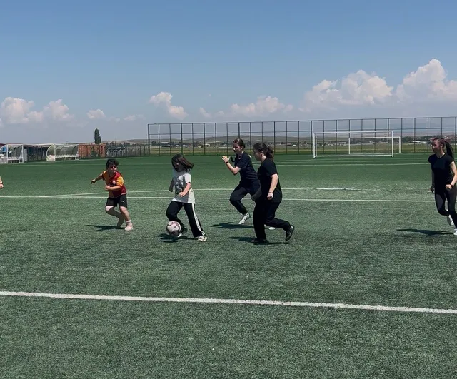 Beylikova'da ücretsiz kız futbol kursu başlatıldı