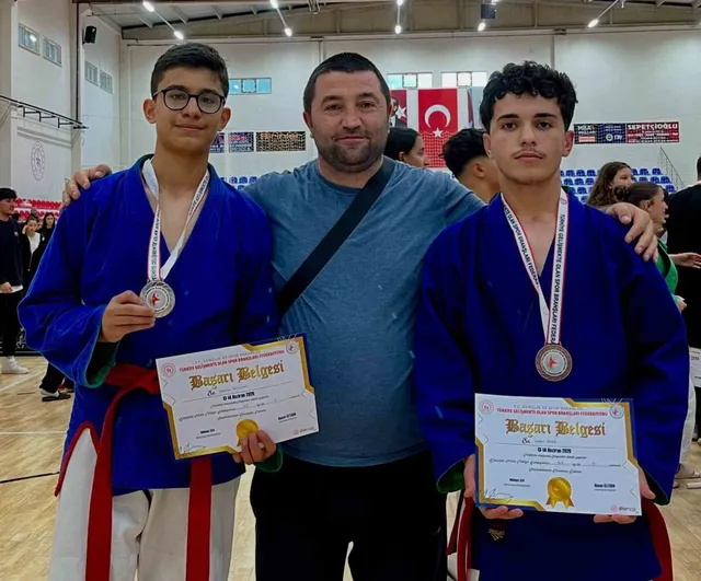 Bilecikli sporculardan kuraşta iki madalya