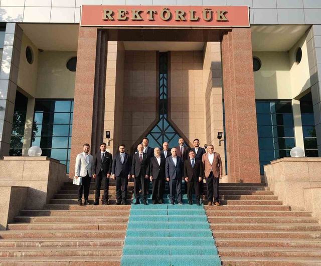 Birlik Vakfı Heyeti Balıkesir Üniversitesi Rektörünü Ziyaret Etti