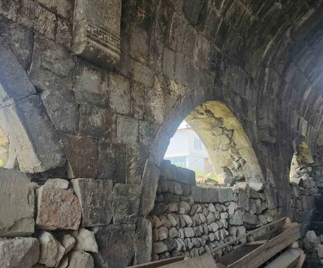Bitlis'te Lale (Zai) Paşa Hanı bakımsızlıktan kurtarılmayı bekliyor