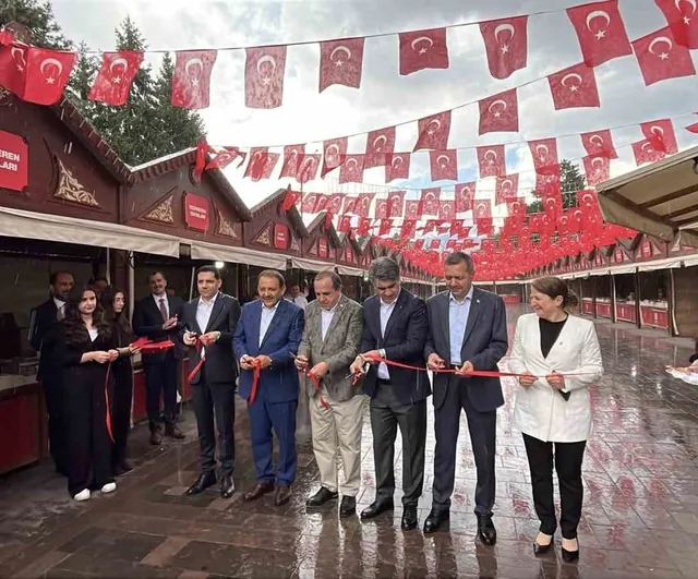 Bolu'da kitap fuarına yağmur engeli