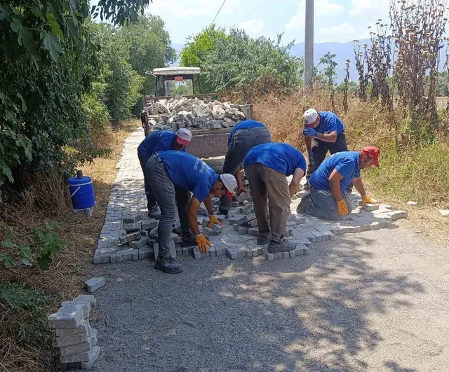 Bozdoğan belediyesi'nden Yazıkent'te parke taşı çalışması