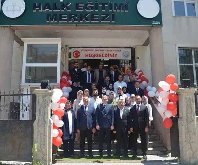 Bulanık'ta kursiyerlerin yıl sonu sergisi ziyaretçileri buluşturdu