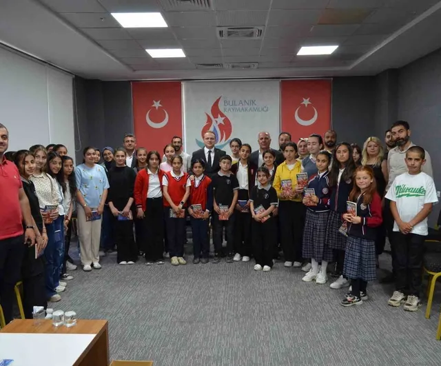 Bulanık’ta öğrenciler 'Yıldızlara Yakın'ı Kaymakam Koşansu ile değerlendirdi