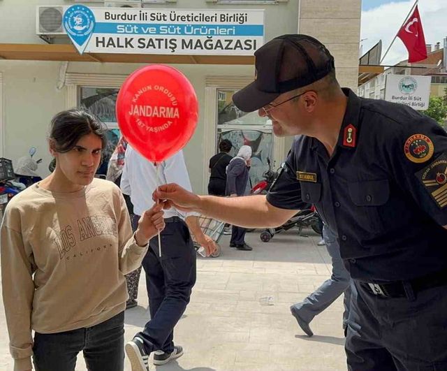 Burdur’da Jandarma’nın 187’nci Kuruluş Yıldönümü: Bilgilendirme Standı Vatandaşlarla Buluştu
